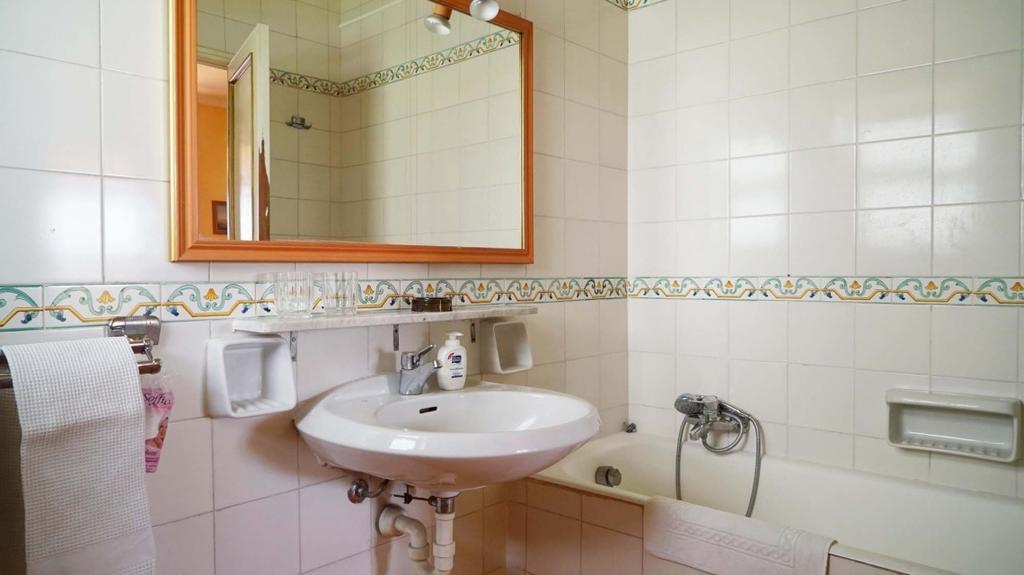 Bed And Breakfast Riviera Di Chiaia Turrisi Naples Room photo